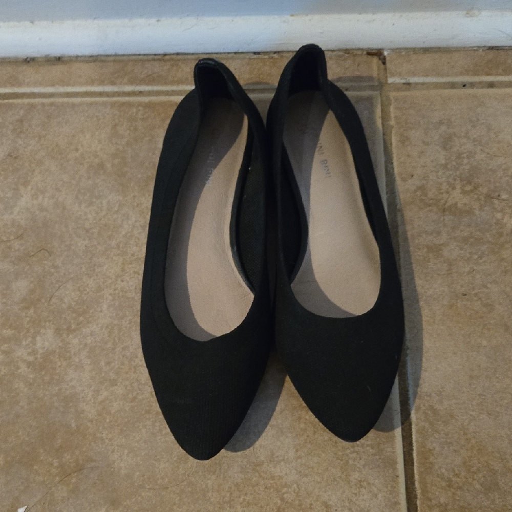 Gianni Bini Black Flats Minimalist Suede-Like Design